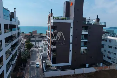 Uma vista do mar geral ou uma vista do mar a partir do apartamento