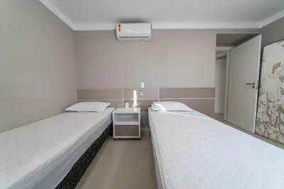Uma cama ou camas num quarto em Curaçao 201 - Cobertura duplex com jacuzzi privativa - 50 metros da Praia de Canto Grande!
