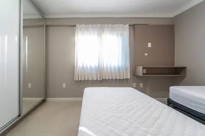 Uma cama ou camas num quarto em Curaçao 201 - Cobertura duplex com jacuzzi privativa - 50 metros da Praia de Canto Grande!