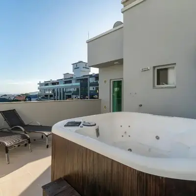 Curaçao 201 - Cobertura duplex com jacuzzi privativa - 50 metros da Praia de Canto Grande!