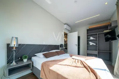 Uma cama ou camas num quarto em 206- Apart c/ churrasqueira e piscina