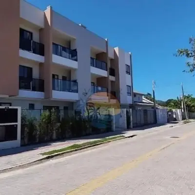 Apartamento próximo a praia e comércio em geral com 03 Dormitórios