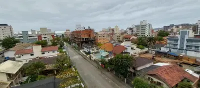 Uma vista geral de Bombinhas ou a vista da cidade a partir do apartamento