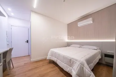 Uma cama ou camas num quarto em 407 Suíte em Localização Incrível Praia de Bombinhas a 120m