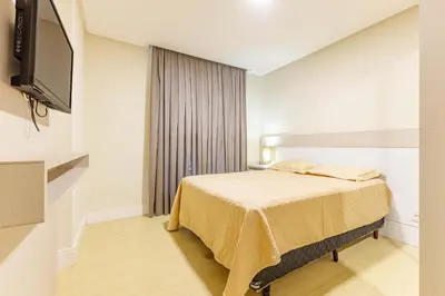 Uma televisão e/ou sistema de entretenimento em Apartamento a 200 Metros da Praia de Bombinhas