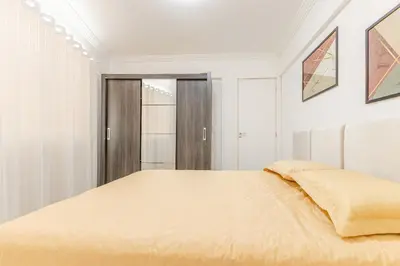 Uma cama ou camas num quarto em Apartamento em Bombas: Confortável e Econômico