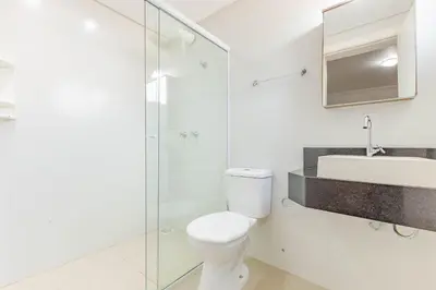 Uma casa de banho em Apartamento em Bombas: Confortável e Econômico