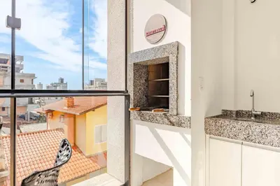 A cozinha ou kitchenette de Apartamento a 150 Metros da Praia com Piscina