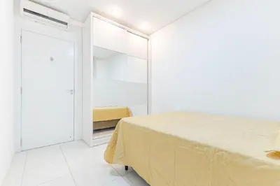 Uma cama ou camas num quarto em Aconchegante Apto a 200 Metros da Praia de Bombas