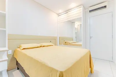 Uma cama ou camas num quarto em Aconchegante Apto a 200 Metros da Praia de Bombas