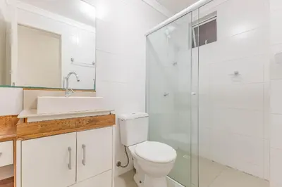 Uma casa de banho em Aconchegante Apartamento na Praia de Bombas