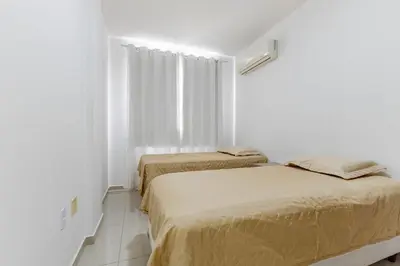 Uma cama ou camas num quarto em Aconchegante Apartamento na Praia de Bombas
