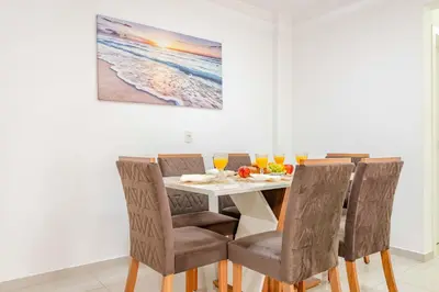 Uma área de estar em Aconchegante Apartamento na Praia de Bombas