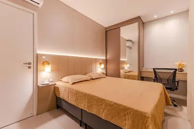 Uma cama ou camas num quarto em Apto Alto Padrão a 120 Metros da Praia de Bombas com Área de Lazer no Residencial