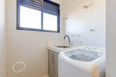 A planta de Apto Alto Padrão a 120 Metros da Praia de Bombas com Área de Lazer no Residencial