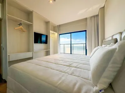 Uma cama ou camas num quarto em Suíte Familia com Hidro Frente Mar Blue Sea