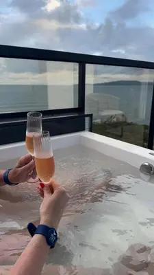 Bebidas em Suíte Familia com Hidro Frente Mar Blue Sea