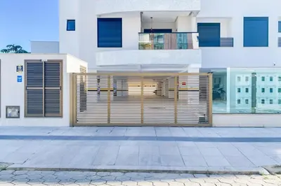 O edifício onde o apartamento está situado