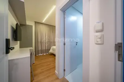Uma televisão e/ou sistema de entretenimento em 408 Suíte em Localização Incrível Praia de Bombinhas a 120m