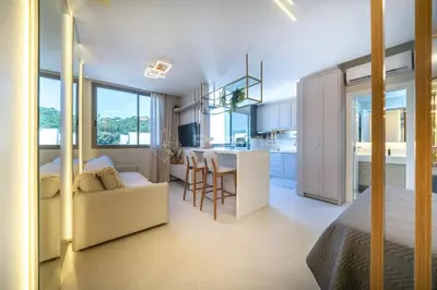 A planta de Extraordinário Flat para duas pessoas, localizada entre as praias de Bombas e do Centro de Bombinhas