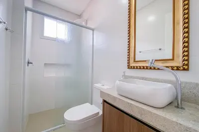 Uma casa de banho em A poucos passos da Praia de Palmas a 200m - 0107