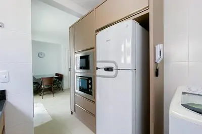 A cozinha ou kitchenette de A poucos passos da Praia de Palmas a 200m - 0107