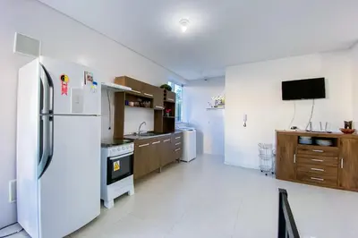 A cozinha ou kitchenette de Praia de Palmas - Apto 200m do Mar, 3 Dorms - 0167