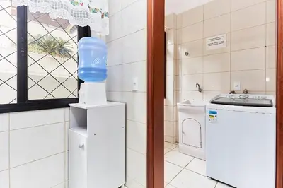 A planta de 1132 Apto 2 Dormitórios sobre Av Principal em Bombinhas Centro