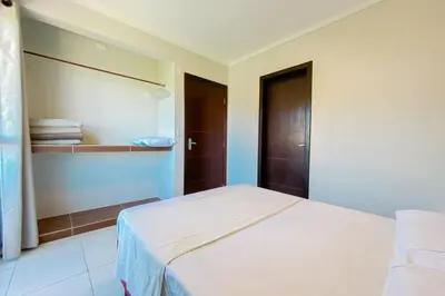 Uma cama ou camas num quarto em Na Principal Avenida - 200m da Praia de Palmas - 0196