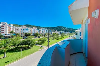 Uma vista geral da montanha ou uma vista da montanha a partir do apartamento