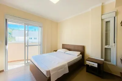 Uma cama ou camas num quarto em Praia de Palmas 400m do mar, perto do comércio - 0198