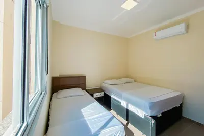 Uma cama ou camas num quarto em Praia de Palmas 400m do mar, perto do comércio - 0198
