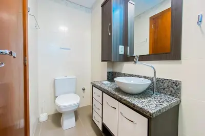 Uma casa de banho em Praia de Palmas 400m do mar, perto do comércio - 0198
