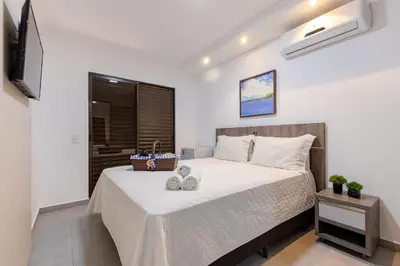 Uma cama ou camas num quarto em Pousada Nalu Bombinhas