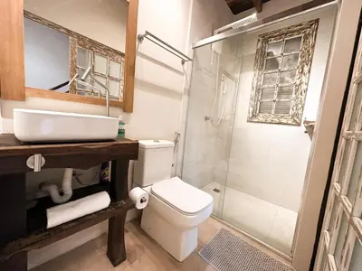 Uma casa de banho em Cabana Com Hidro Na Natureza - Baoba Suites