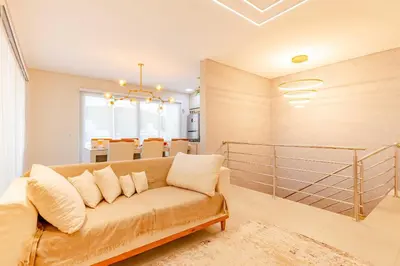 Uma área de estar em Ampla Cobertura Duplex com Jacuzzi Privativa