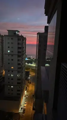 O nascer ou o pôr do sol visto a partir do apartamento