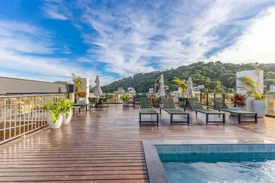 A planta de Elegante e Confortável suíte a 120 metros do Praia de Bombinhas