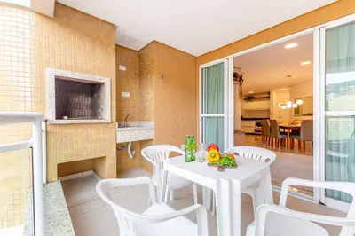 A cozinha ou kitchenette de Confortável Apto a 70 Metros da Praia de Bombinhas
