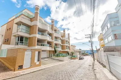 O edifício onde o apartamento está situado