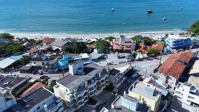 Uma vista do mar geral ou uma vista do mar a partir do apartamento