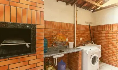 A planta de Sobrado Zona Central da Praia com 03 Dormitórios