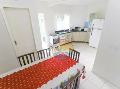 A cozinha ou kitchenette de Ampla Casa Zona Central da Praia de Mariscal com 03 Dormitórios