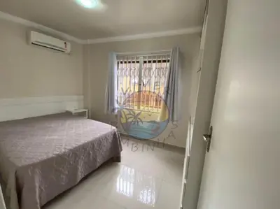 Uma cama ou camas num quarto em Apartamento no Centro de Bombinhas Próximo a Praia e Comércio em Geral