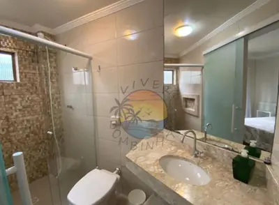 Uma casa de banho em Apartamento no Centro de Bombinhas Próximo a Praia e Comércio em Geral