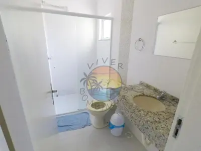 Uma casa de banho em Ampla Casa Zona Central da Praia de Mariscal com 03 Dormitórios