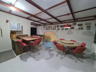 Uma área de estar em Triplex Alto Padrão Beira Mar Próximo a Comércio em Geral com 04 Dormitórios