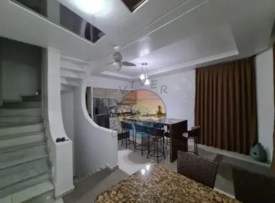 Uma área de estar em Triplex Alto Padrão Beira Mar Próximo a Comércio em Geral com 04 Dormitórios