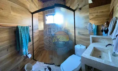 Uma casa de banho em Casa Beira Mar Com 05 Dormitórios Próximo a Comércio em Geral