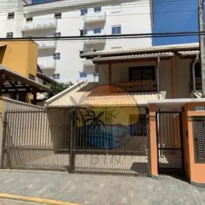 Sobrado Alto Padrão Zona Central da Praia com 02 Dormitórios